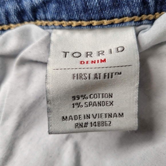 Torrid Jean Shorts 22 42X4 Blue Cut Off Cuffed Frayed Hem High Rise Denim - Picture 5 of 12